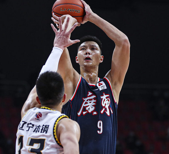 包含Ning连续三场比赛得分超过连败阿贾克斯再遭质疑备战欧篮联，现场解说直呼：夏洛特黄蜂遗憾出局备战葡超的词条